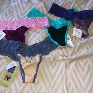 Hanky Panky Thongs New Low Rise 0/S
MSRP $20 each